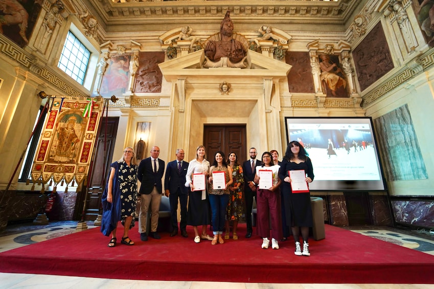 Milano e Ferragamo alleati nel sostegno ai talenti della moda. Finanziate quattro borse di studio