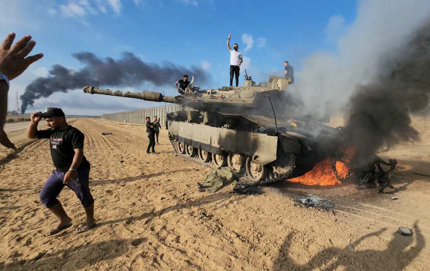 Guerra in Israele e Conseguenze sul Prezzo del Petrolio: gli analisti che dicono