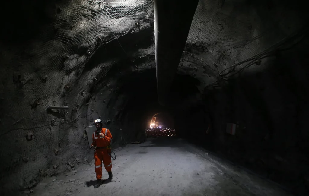 Abu Dhabi mira alla produzione di stagno con Alphamin: un nuovo capitolo nelle risorse minerarie globali