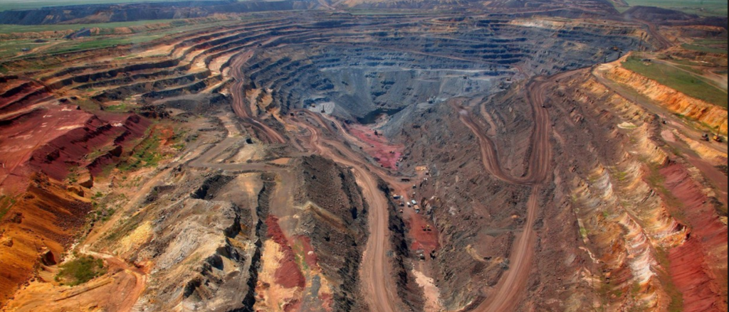 America Latina: Lotte e Sfide tra Minatori Artigianali e Grandi Produttori