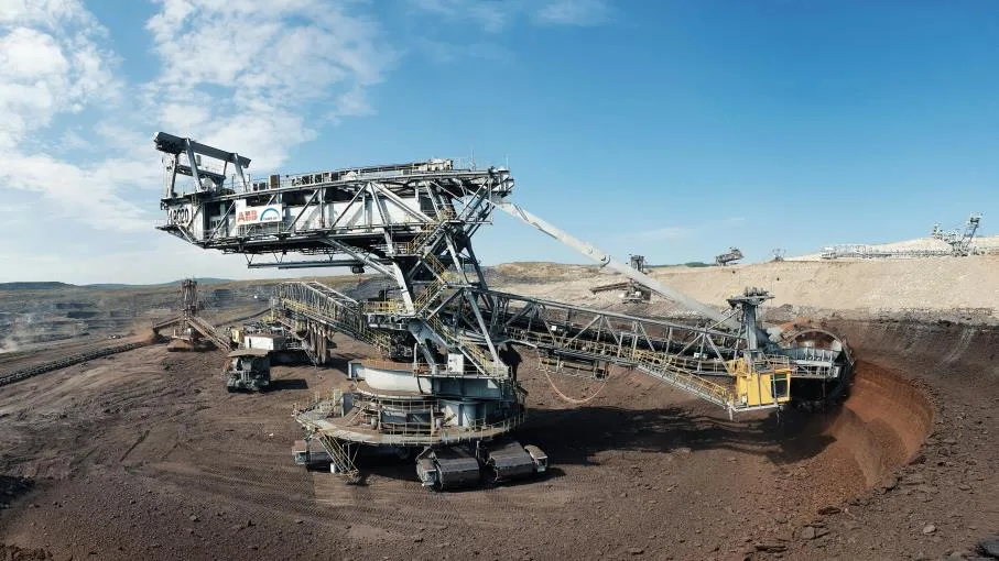 Cina e Stati Uniti: nuova escalation nelle restrizioni commerciali sui minerali strategici