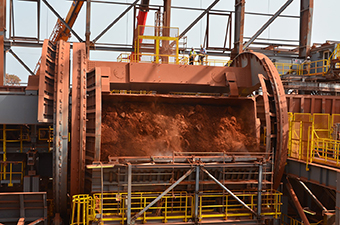 Guinea al Bivio: Pressioni per un Governo Civile entro il 2025 tra Tensioni Politiche e Rilevanza Economica del Settore della Bauxite